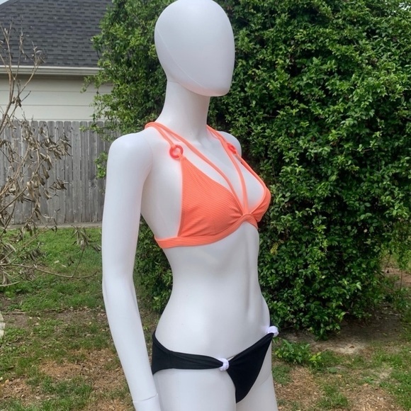 💋NWT Lovers + friends strappy ribbed modest coverage bikini top - Picture 7 of 16